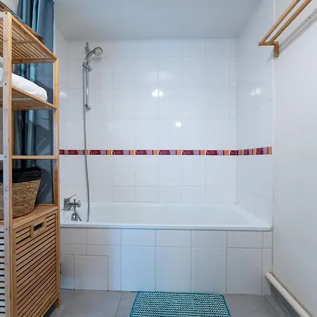 Appartement Calme Et Verdure: Vue Montagne - Terrasse - Wifi